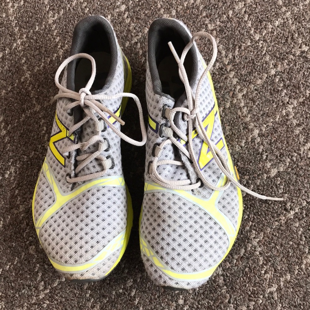 New balance tennis shoes